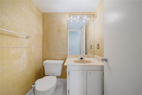 Купить кондоминиум в Пемброк-Пайнс, Флорида 2 спальни, 88.63м2, № 1484645 - фото 10