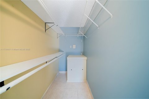 Купить кондоминиум в Пемброк-Пайнс, Флорида 2 спальни, 88.63м2, № 1484645 - фото 11