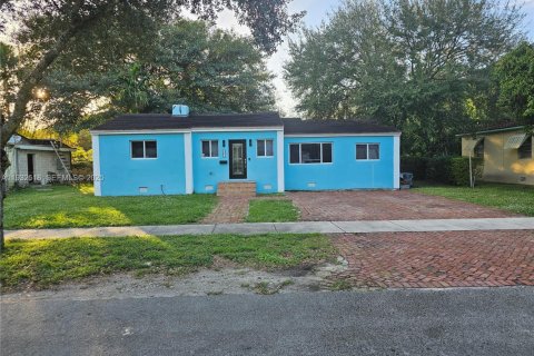 Купить виллу или дом в Майами-Шорс, Флорида 3 спальни, 137.12м2, № 1991706 - фото 1