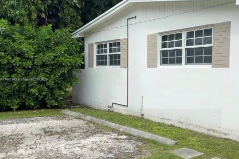 Снять в аренду виллу или дом в Саут-Майами, Флорида 2 спальни, 57.6м2, № 1924916 - фото 6