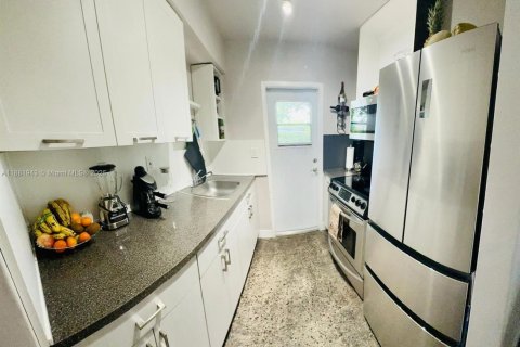 Снять в аренду виллу или дом в Саут-Майами, Флорида 2 спальни, 57.6м2, № 1924916 - фото 2