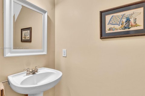 House in Pembroke Pines, Florida 4 bedrooms, 217.3 sq.m. № 2250305 - photo 29