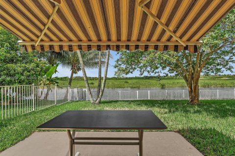 House in Pembroke Pines, Florida 4 bedrooms, 217.3 sq.m. № 2250305 - photo 23