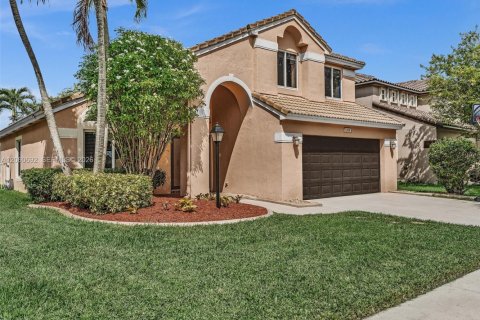 House in Pembroke Pines, Florida 4 bedrooms, 217.3 sq.m. № 2250305 - photo 2