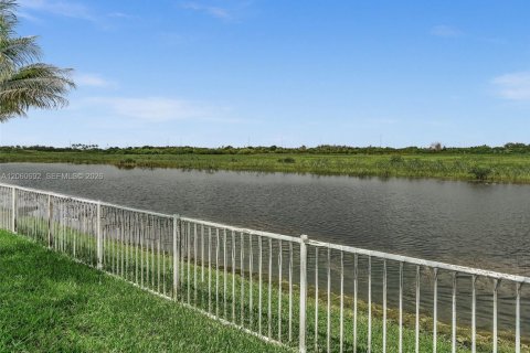 House in Pembroke Pines, Florida 4 bedrooms, 217.3 sq.m. № 2250305 - photo 20