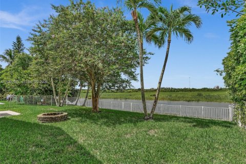 House in Pembroke Pines, Florida 4 bedrooms, 217.3 sq.m. № 2250305 - photo 19