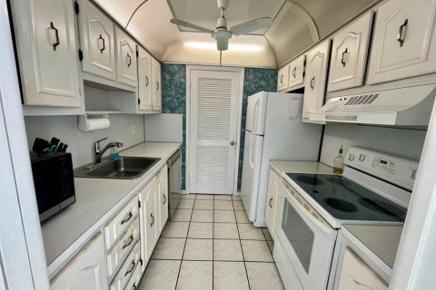 Condominio en venta en Lantana, Florida, 1 dormitorio, 65.22 m2 № 2169519 - foto 14