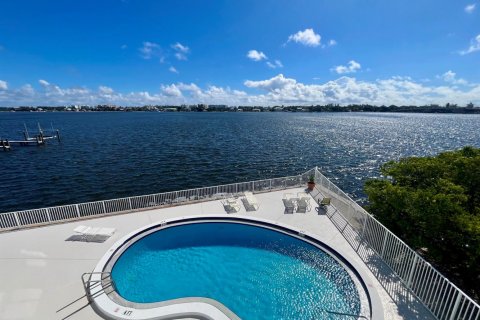 Condominio en venta en Lantana, Florida, 1 dormitorio, 65.22 m2 № 2169519 - foto 19