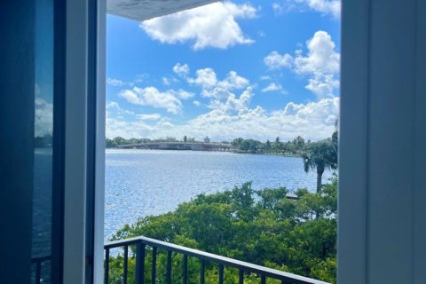 Condominio en venta en Lantana, Florida, 1 dormitorio, 65.22 m2 № 2169519 - foto 16