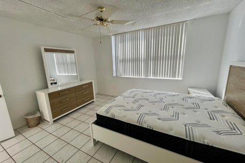 Condominio en venta en Lantana, Florida, 1 dormitorio, 65.22 m2 № 2169519 - foto 6