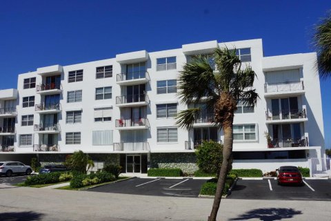 Condominio en venta en Lantana, Florida, 1 dormitorio, 65.22 m2 № 2169519 - foto 22