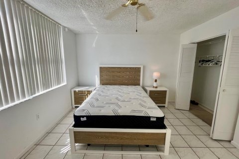Condominio en venta en Lantana, Florida, 1 dormitorio, 65.22 m2 № 2169519 - foto 5