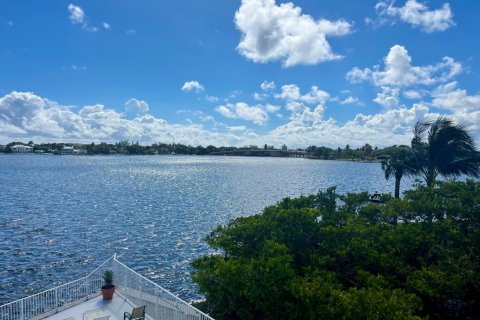 Condominio en venta en Lantana, Florida, 1 dormitorio, 65.22 m2 № 2169519 - foto 15