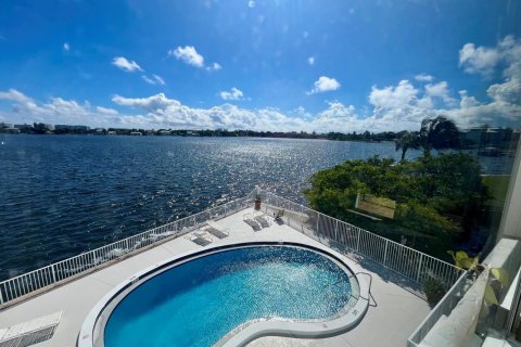 Condominio en Lantana, Florida, 1 dormitorio № 2169519