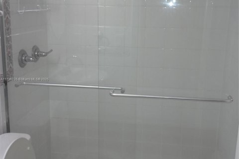 Touwnhouse à louer à Miami, Floride: 2 chambres, 76.46 m2 № 1696922 - photo 12