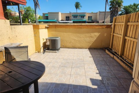 Touwnhouse à louer à Miami, Floride: 2 chambres, 76.46 m2 № 1696922 - photo 26