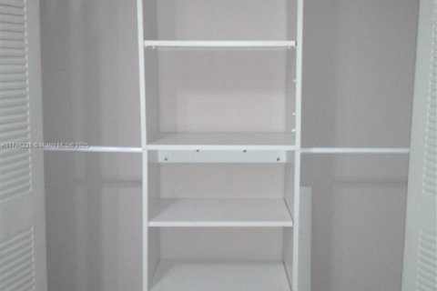 Touwnhouse à louer à Miami, Floride: 2 chambres, 76.46 m2 № 1696922 - photo 24