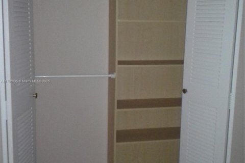 Touwnhouse à louer à Miami, Floride: 2 chambres, 76.46 m2 № 1696922 - photo 7