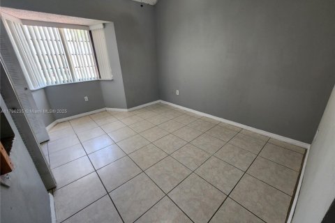 Touwnhouse à louer à Miami, Floride: 2 chambres, 76.46 m2 № 1696922 - photo 15