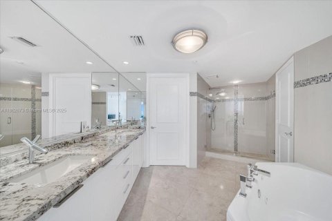 Condominio en venta en Sunny Isles Beach, Florida, 2 dormitorios, 147.81 m2 № 1890231 - foto 23