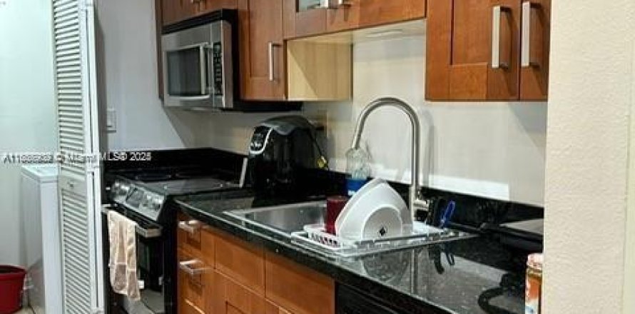 Condominio en Weston, Florida, 2 dormitorios № 1923422