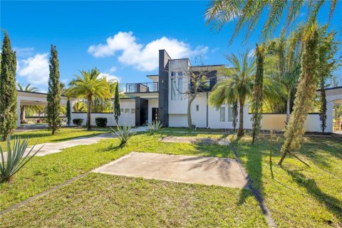 Casa en venta en Eustis, Florida, 6 dormitorios, 458.19 m2 № 1539371 - foto 3