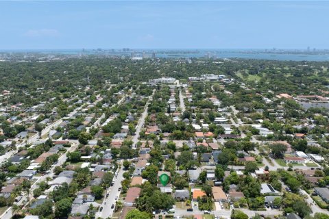Casa en venta en Miami, Florida, 3 dormitorios, 117.71 m2 № 1983492 - foto 2