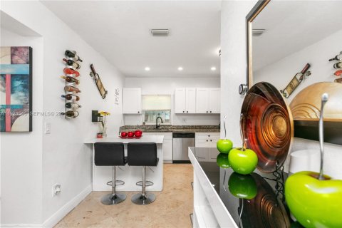 Casa en venta en Miami, Florida, 3 dormitorios, 117.71 m2 № 1983492 - foto 4