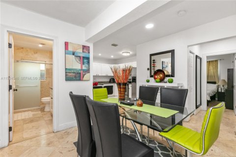 Casa en venta en Miami, Florida, 3 dormitorios, 117.71 m2 № 1983492 - foto 7