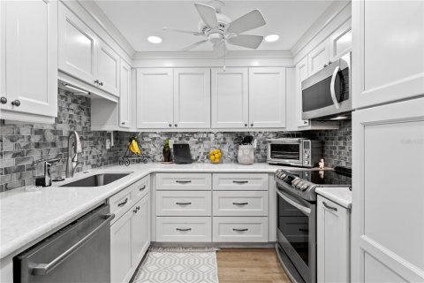 Condo in Dunedin, Florida, 2 bedrooms  № 1837583 - photo 9
