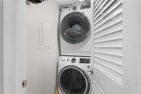 Condo in Dunedin, Florida, 2 bedrooms  № 1837583 - photo 18