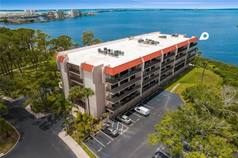 Condo in Dunedin, Florida, 2 bedrooms  № 1837583 - photo 1