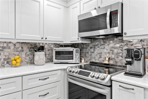 Condo in Dunedin, Florida, 2 bedrooms  № 1837583 - photo 10