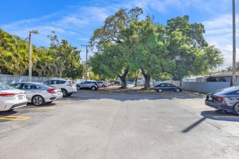Condo in Miami, Florida, 2 bedrooms  № 2392272 - photo 3