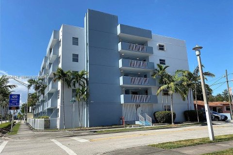 Condo in Miami, Florida, 2 bedrooms № 2392272