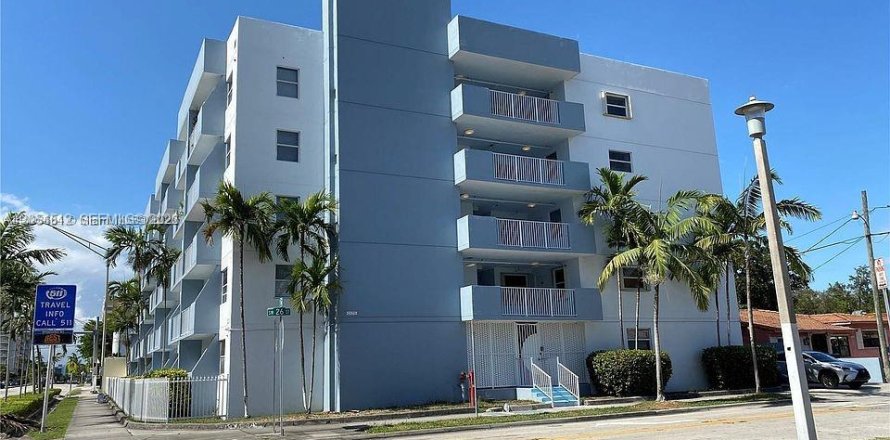 Condo in Miami, Florida, 2 bedrooms  № 2392272
