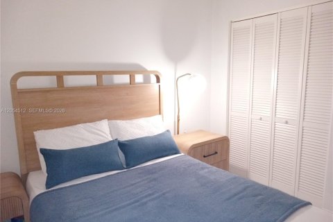 Condo in Miami, Florida, 2 bedrooms  № 2392272 - photo 12