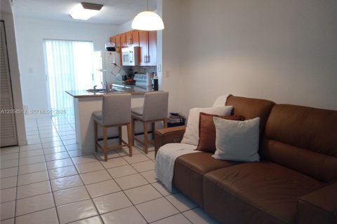 Condo in Miami, Florida, 2 bedrooms  № 2392272 - photo 5