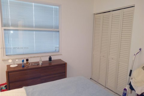 Condo in Miami, Florida, 2 bedrooms  № 2392272 - photo 10