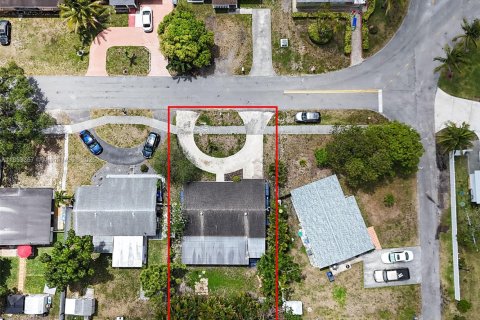 Casa en venta en Hollywood, Florida, 2 dormitorios, 135.08 m2 № 1872079 - foto 3