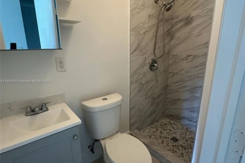 Commercial property in Miami, Florida 1 bedroom № 2013603 - photo 2