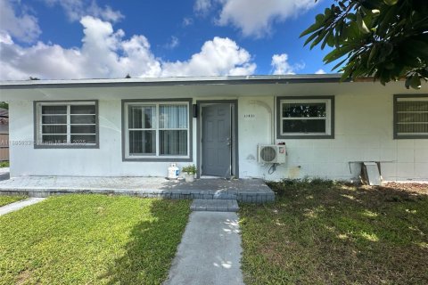 Commercial property in Miami, Florida 1 bedroom № 2013603