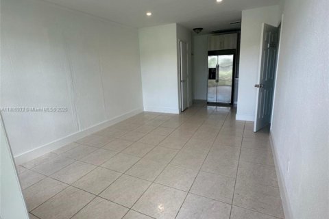 Commercial property in Miami, Florida 1 bedroom № 2013603 - photo 6