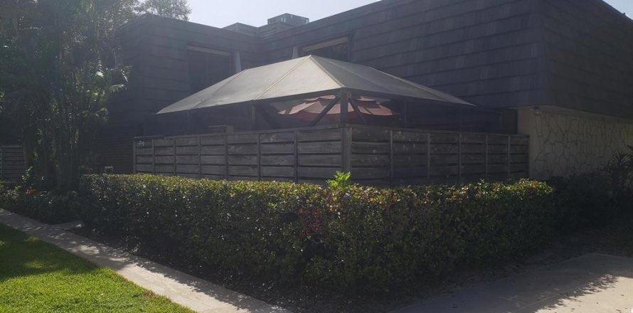 Townhouse in Palm Beach Gardens, Florida 2 bedrooms, 138.24 sq.m. № 2363695
