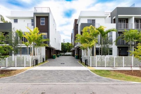 Adosado en Fort Lauderdale, Florida 3 dormitorios, 192.87 m2 № 2146980