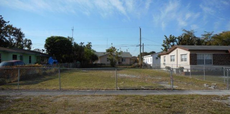 Land in Hollywood, Florida № 1178444