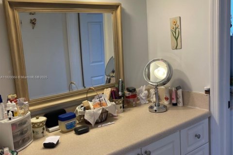 Condo in Sunrise, Florida, 2 bedrooms  № 1779717 - photo 15