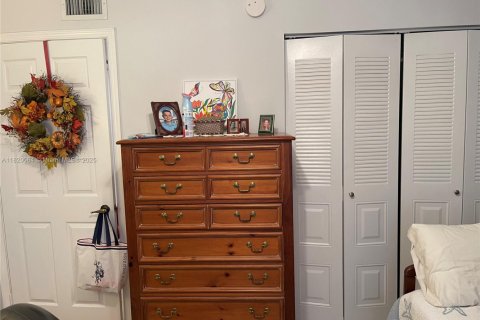 Condo in Sunrise, Florida, 2 bedrooms  № 1779717 - photo 17
