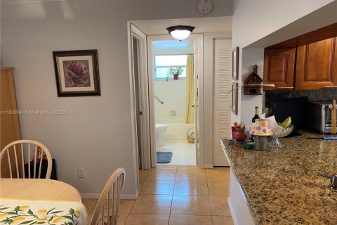 Condo in Sunrise, Florida, 2 bedrooms  № 1779717 - photo 7