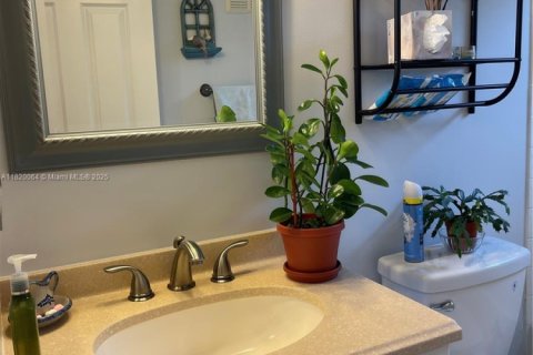 Condo in Sunrise, Florida, 2 bedrooms  № 1779717 - photo 20